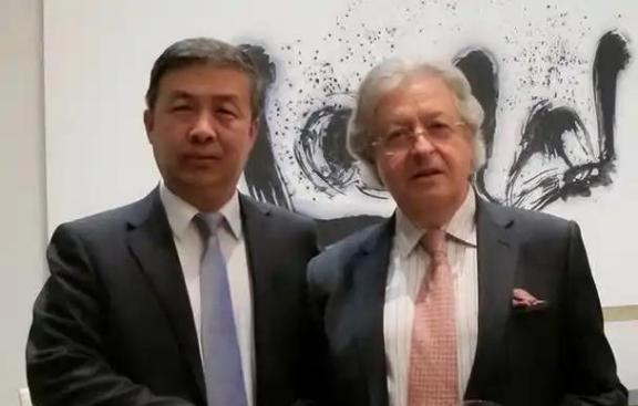 “中国现在向美国投降还来得及！再晚就要‘跪着’了，”7年前，中美贸易战正酣，一位