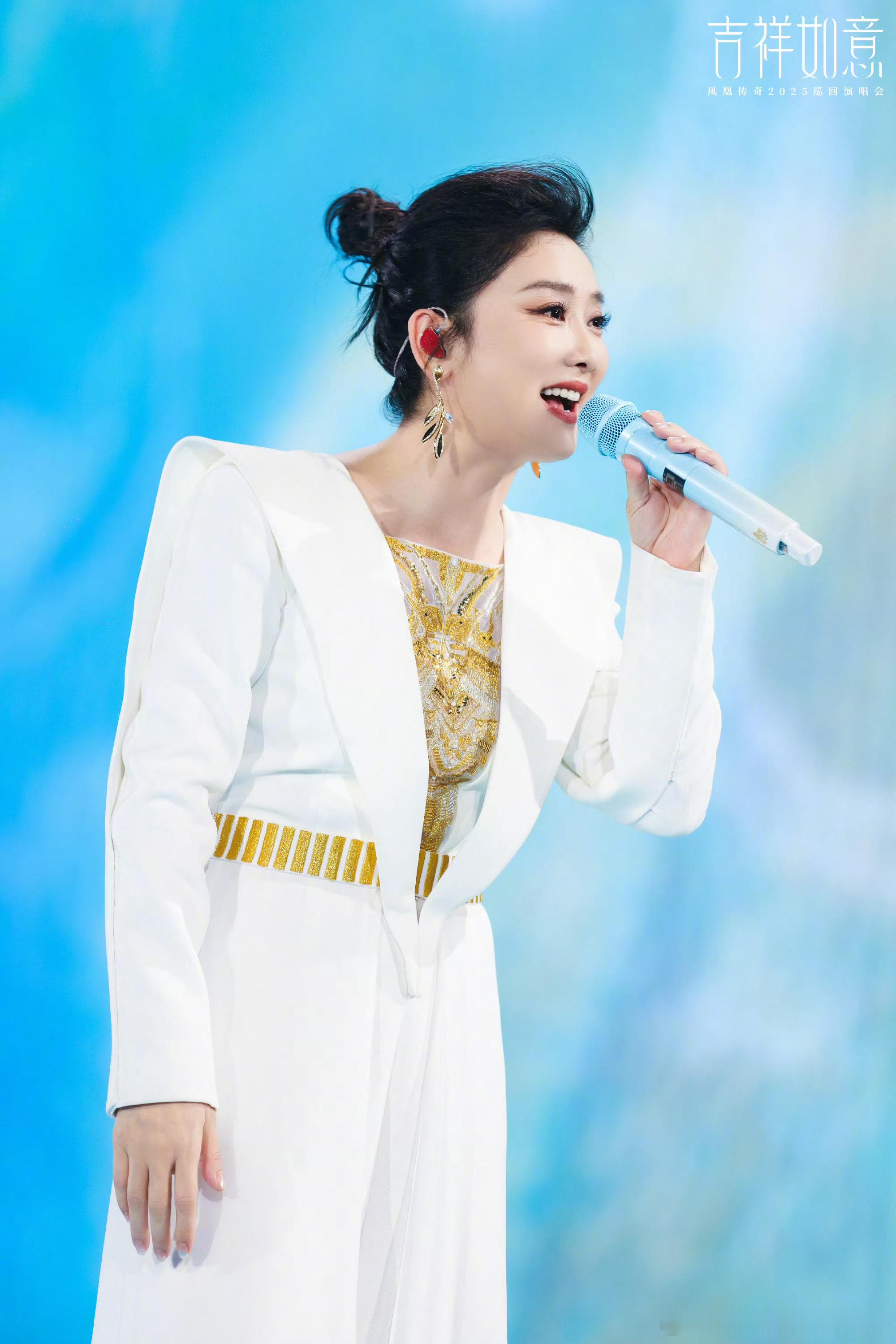 凤凰传奇成都站演唱会取消连续取消三站，如果他因为身体原因那为啥还要开，开了又取消