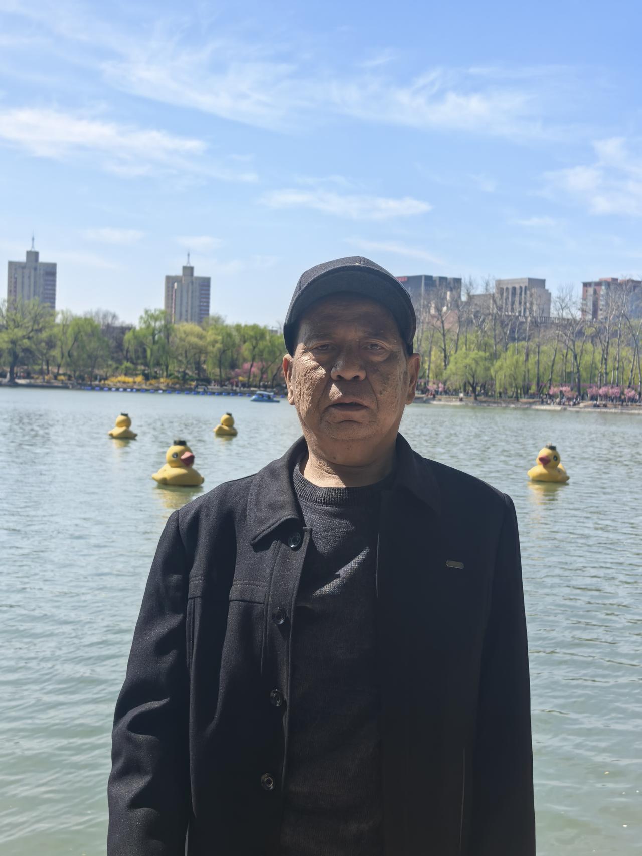 人这辈子这苦那苦，其实就俩苦，那就是病体之苦和精神之苦。
病体之苦不是假装，没人