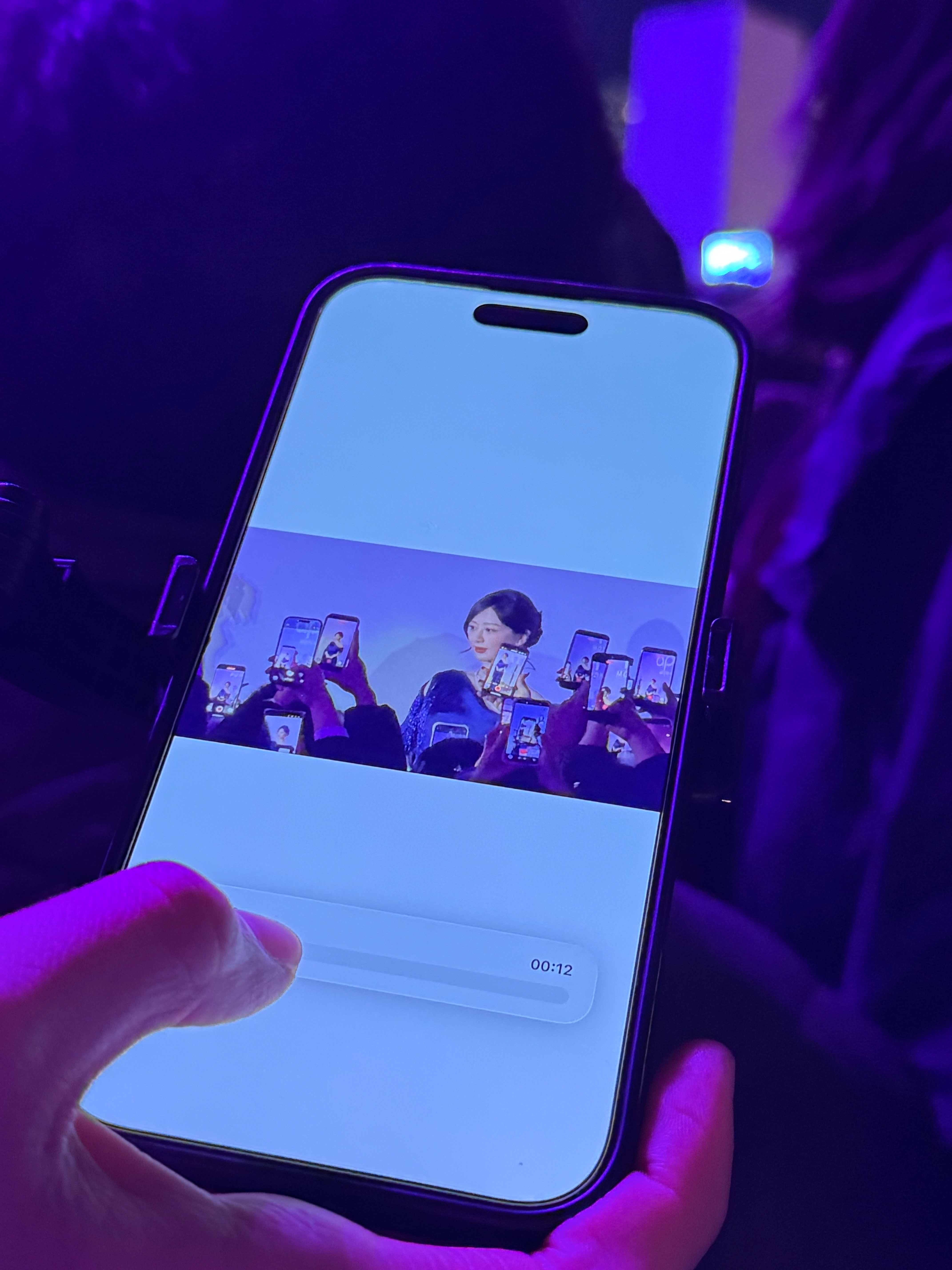 杨紫上海apm活动杨紫kk的星朋友 巧了～昨天kk在沪参加活动偶遇了杨紫参加ap