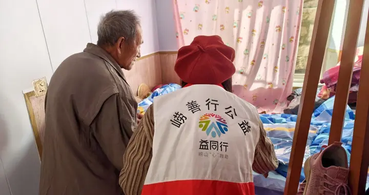崂山区启动“暖被护夕阳”行动，25户困境老人获赠暖心寝具