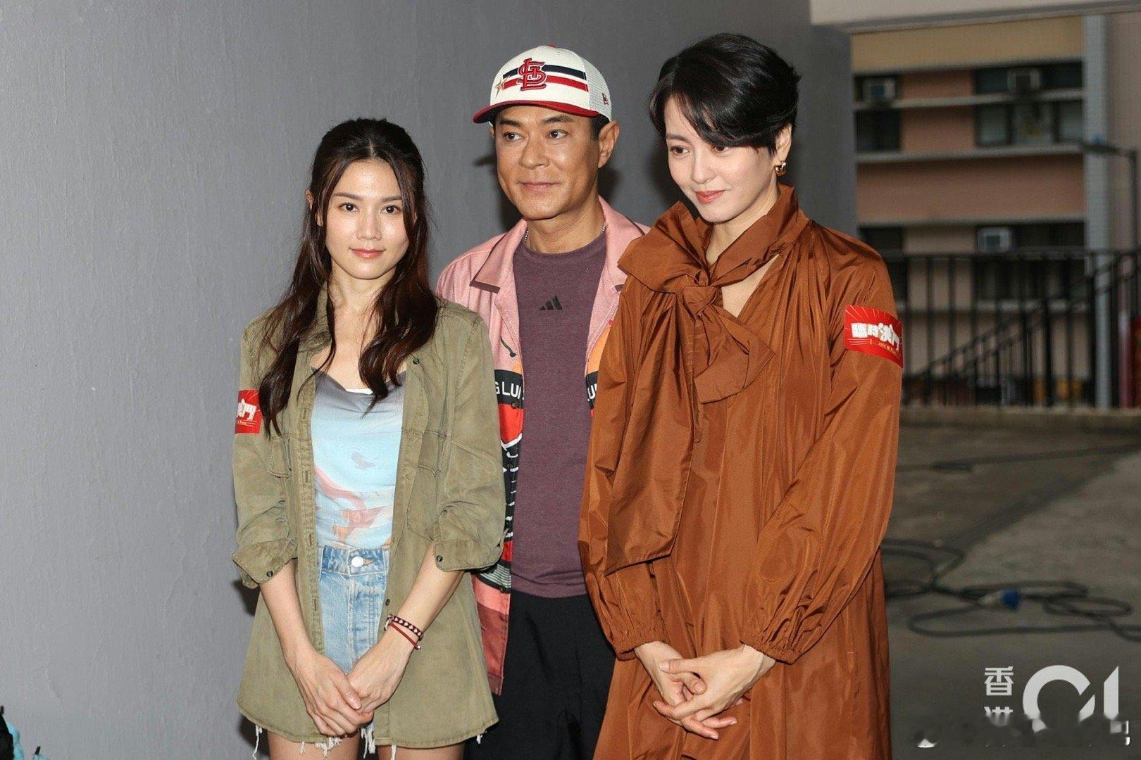 香港贺岁喜剧《临时决斗》将于2025年新春档期上映，电影今日举行开镜仪式。古天乐