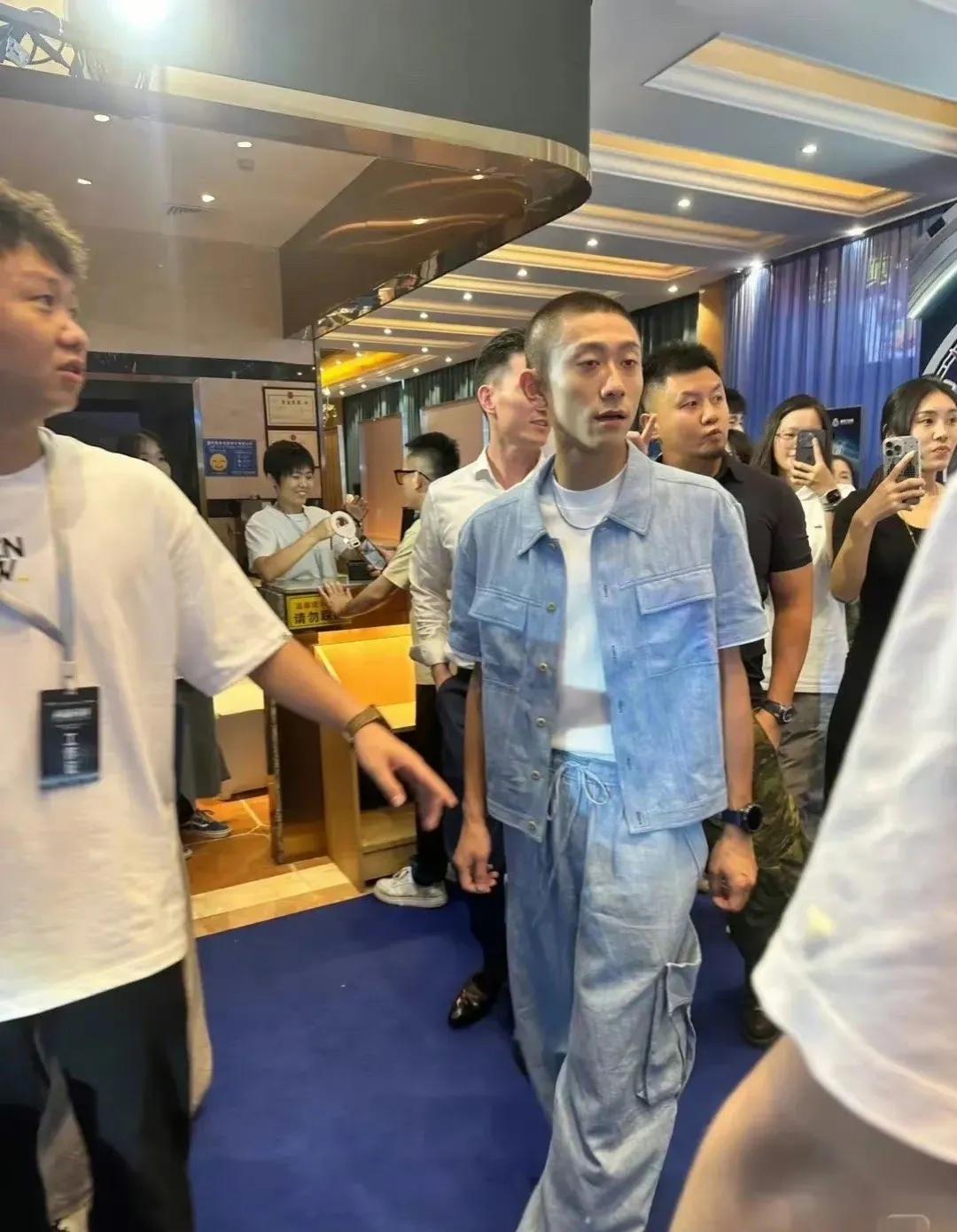 #秋日生活日记#好久没见到张一山露面，他怎么变这样了？瘦成猴了都，还是要注意身体