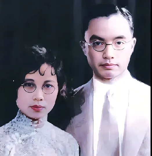 三十年代，年轻时的朱自清与妻子陈竹隐的留影，陈竹隐清秀温婉。 
