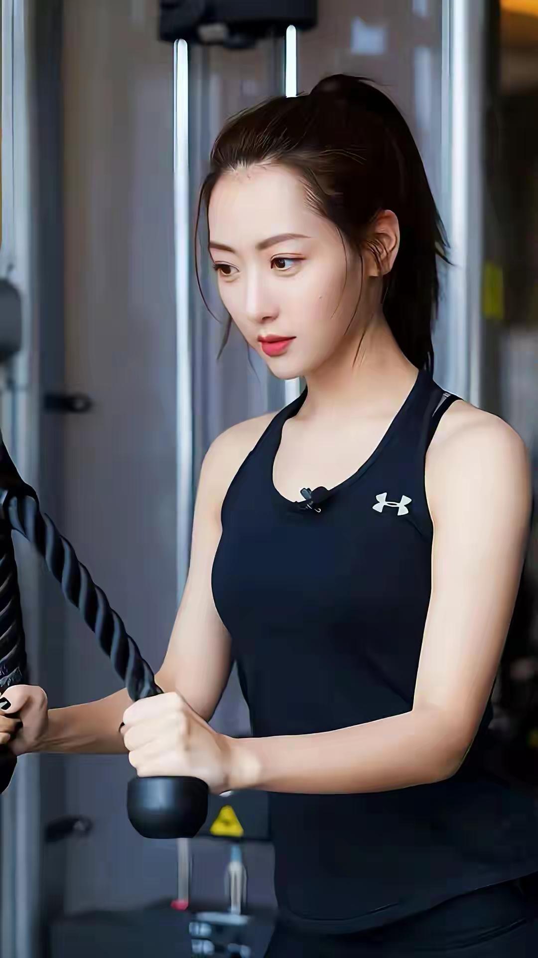 白冰演的萧美娘可以说是前无古人，后无来者！👍
39岁的女人了
还是那么的性感火