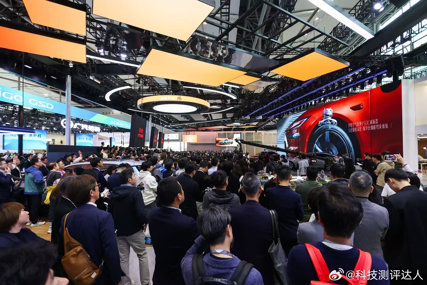 广州车展的高光时刻，有幸见证了！展台火爆程度直接反映了它的热度。新车已开启预订，