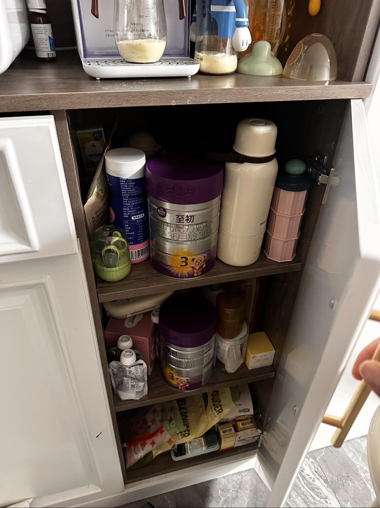 我家那个“小挑剔”从换a2至初之后，喝奶那叫一个积极！以前喝奶像打仗...