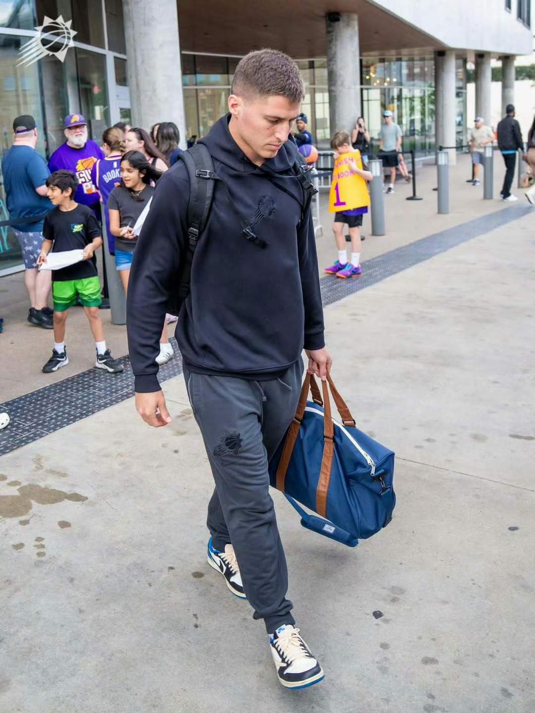 鸡皮这个状态真是差的可怕，三节下来10中0，其中三分球7中0