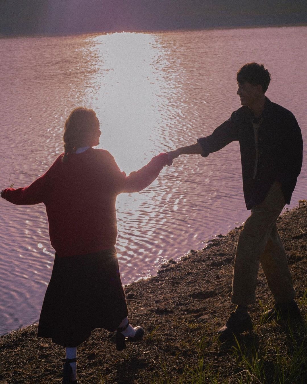 恋爱最珍贵的纪念品，从来就不是那些，你送我的手表和项链，甚至也不是那些甜蜜的短信