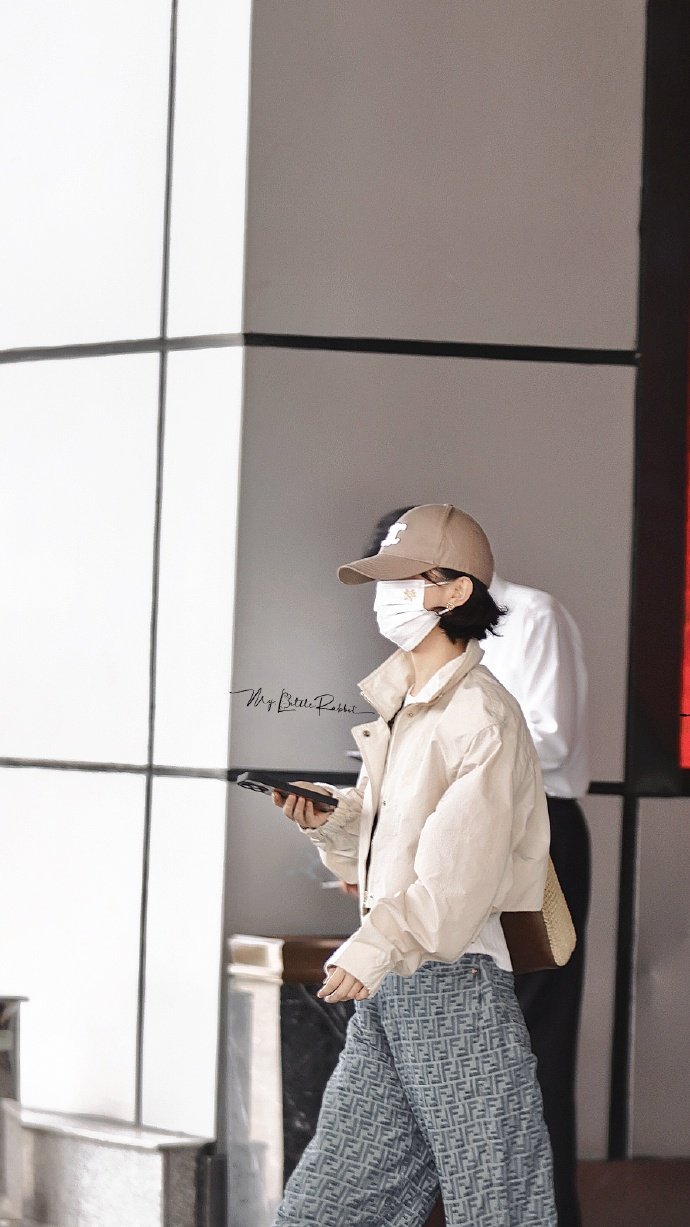 赵丽颖长沙到达！短发颖宝也超漂亮！好俏皮好可爱！ ​​​