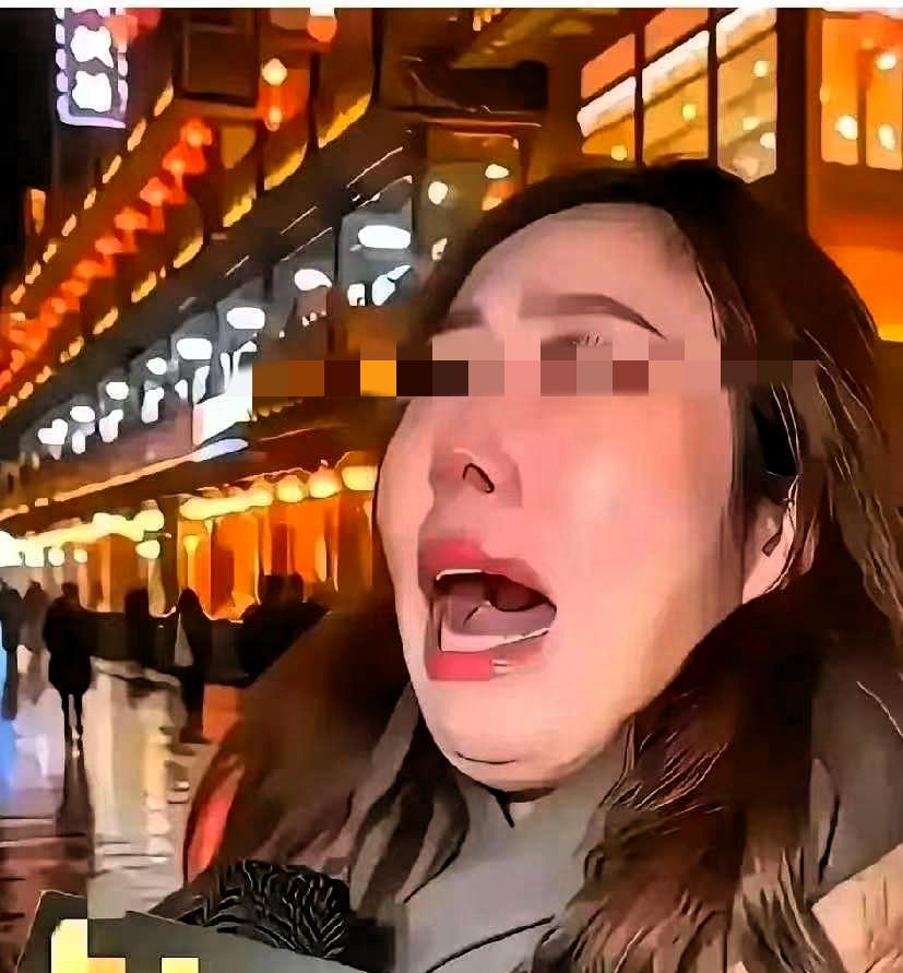又一个被毒鸡汤坑惨的女人！春熙路街头一女子激动的嚎啕大哭，说自己月薪8000块，