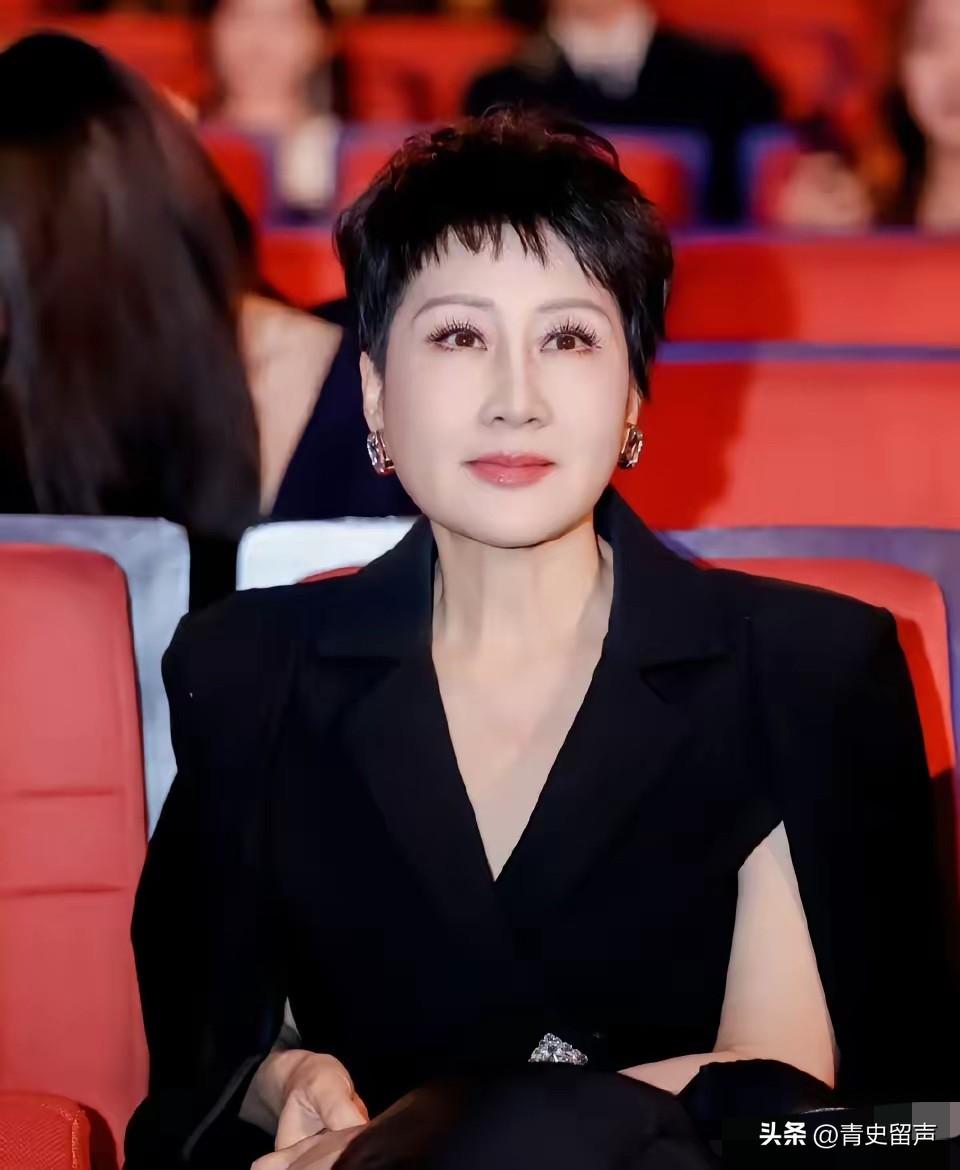 张凯丽啊张凯丽，你糊涂啊！你都64岁了，你说你还去掺和这个演员署名这事儿干啥呀。