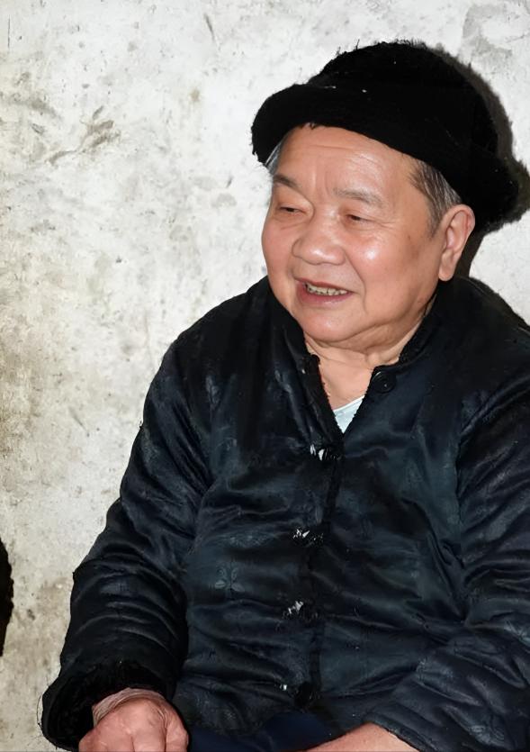 她从大队书记到中央候补委员，84年被开除党籍，退休后住进深山。你们知道这位女性是