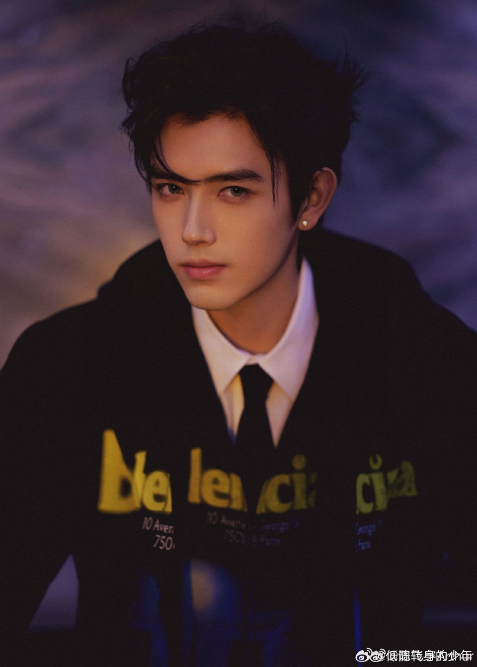 陈飞宇出个国怎么潮成这样陈飞宇 ✖️ Balenciaga大秀！限定异瞳返场✨吸