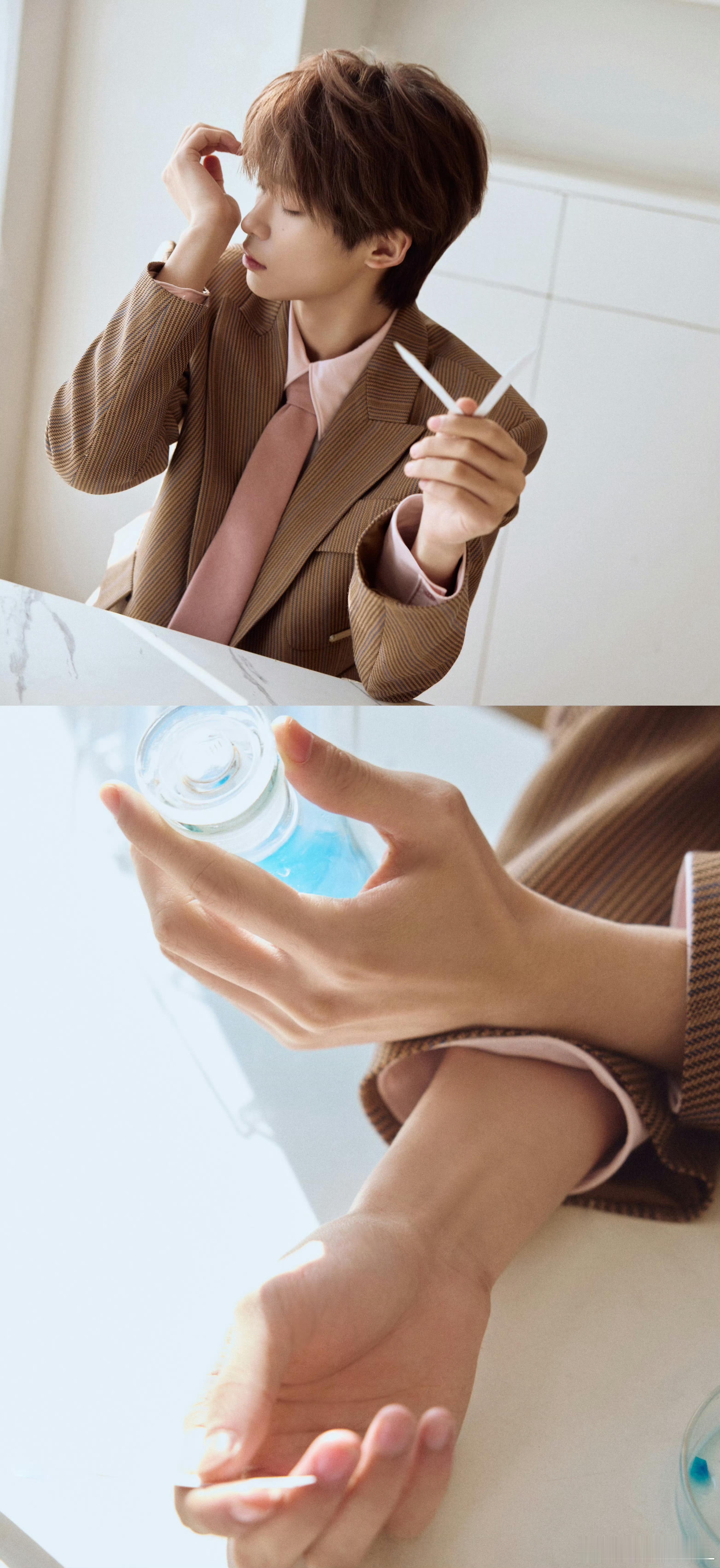 吱鱼的手也从婴儿手进化了。。 