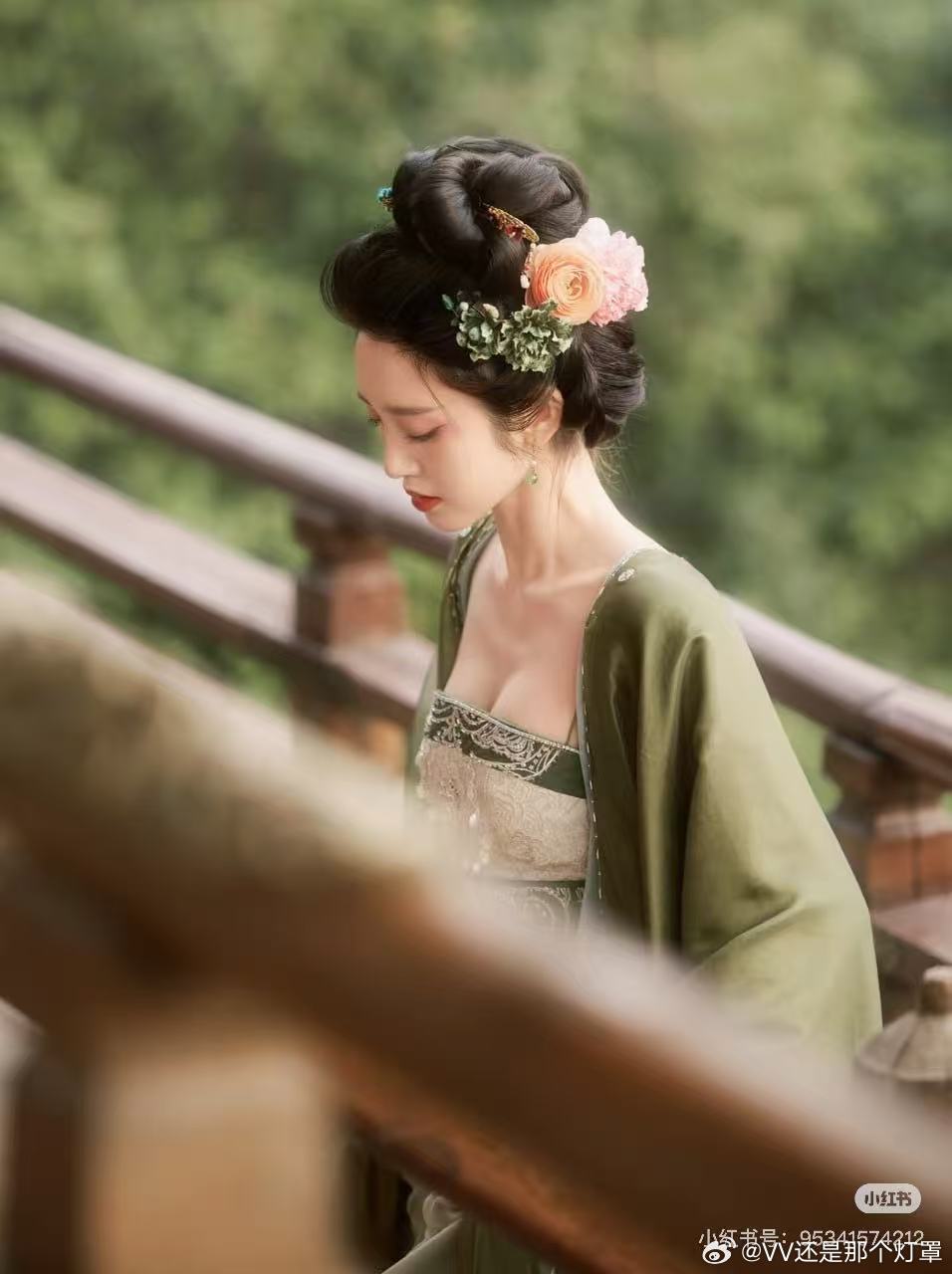 唐艺昕加盟乘风心情很曼妙 一整个大尖叫！唐艺昕官宣乘风，快乐指数直接拉满～剪影氛