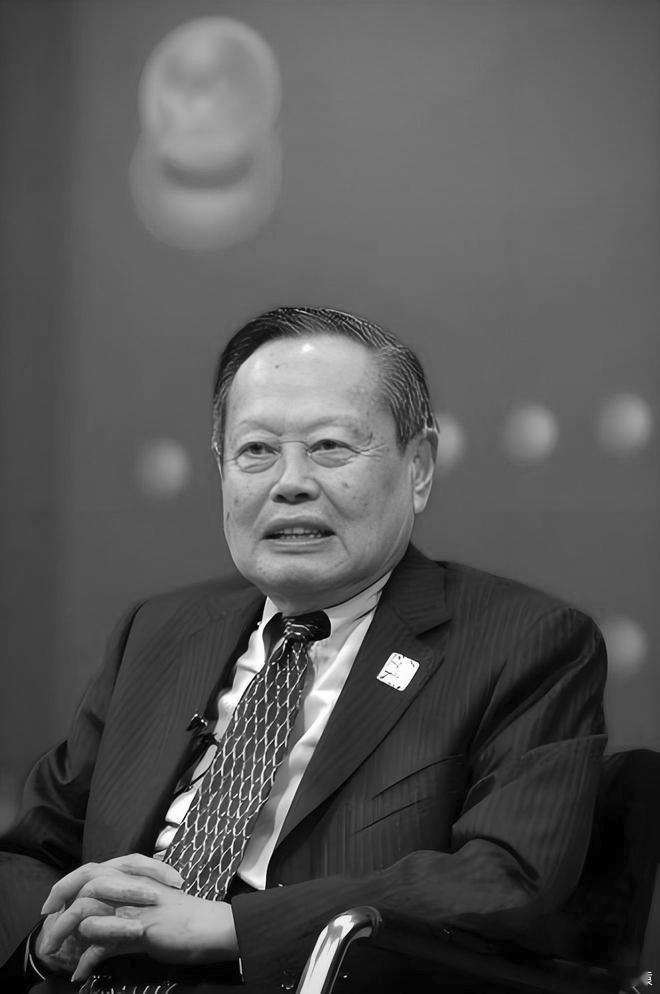 杨振宁35岁荣获诺贝尔奖杨振宁逝世，享年103岁，杨振宁先生的一生如星河璀璨，可
