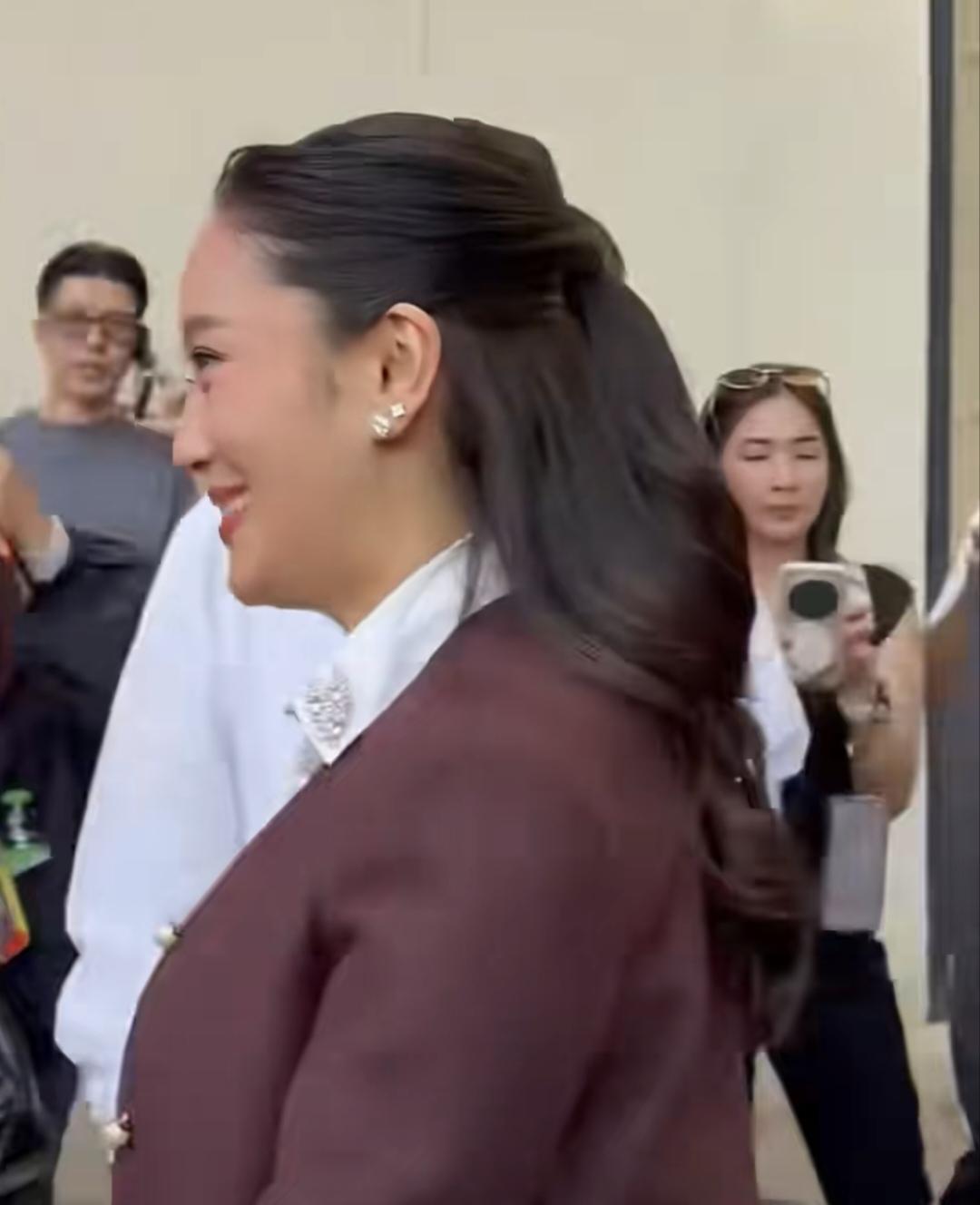 2026年1月23日，佩通坦现身，为为泰党候选人站台了，神采奕奕啊！

乌黑的披