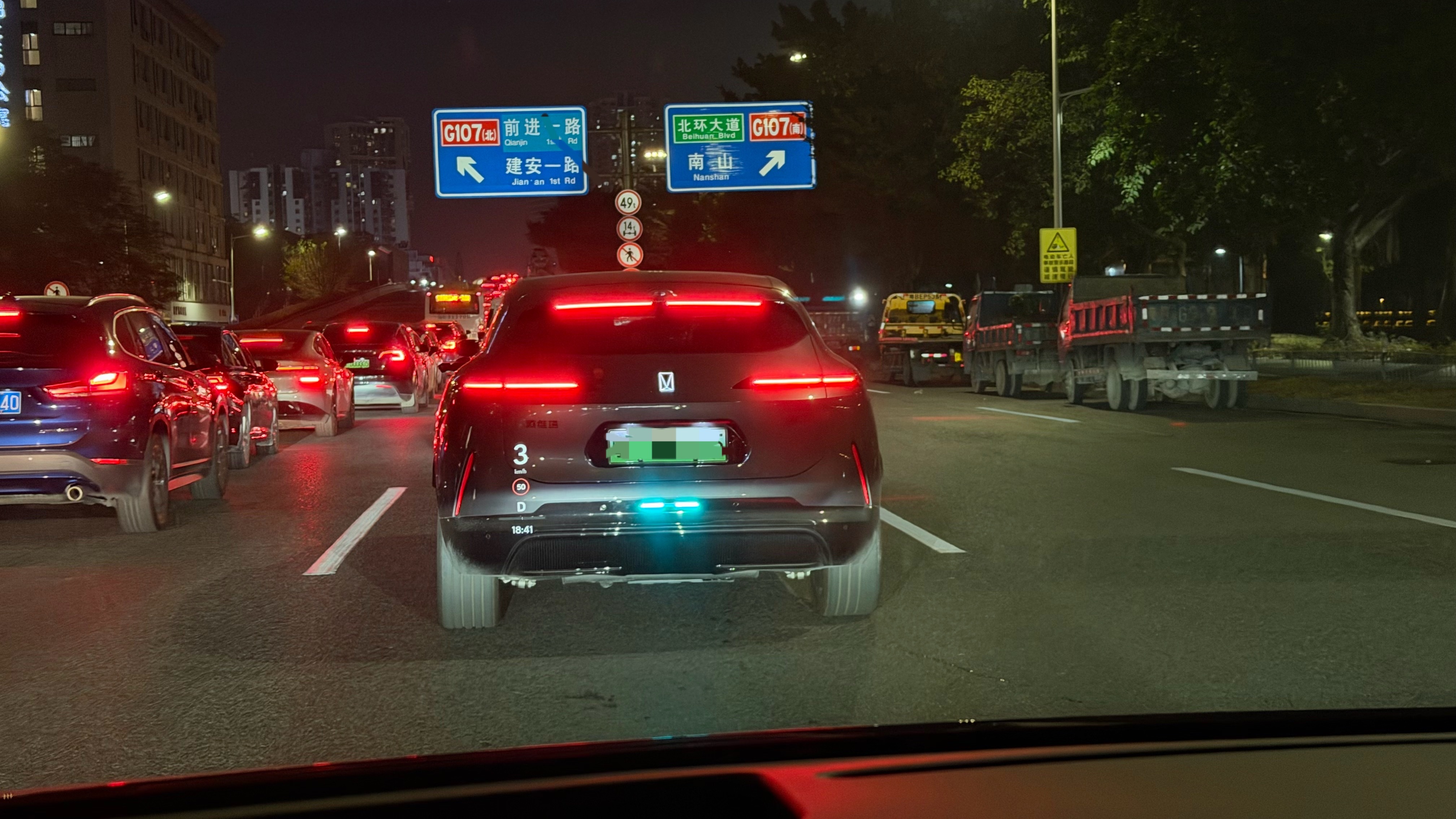 当遍地的小蓝灯亮起来的时候有谁会记得那些阴阳怪气冷嘲热讽的人和事吗？有多少理想车