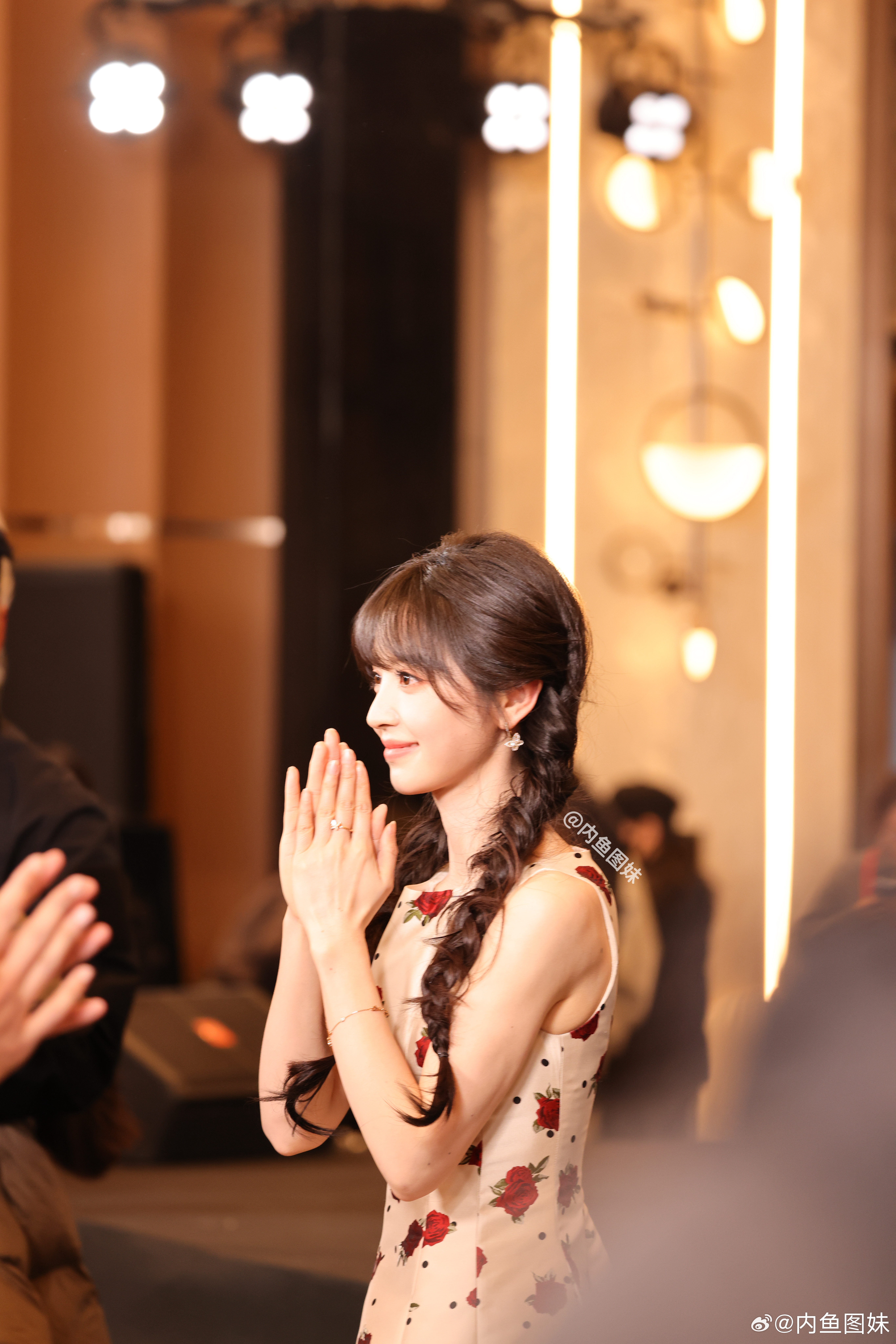 田曦薇 掉落一张祈祷小猫逐玉逐玉追剧团