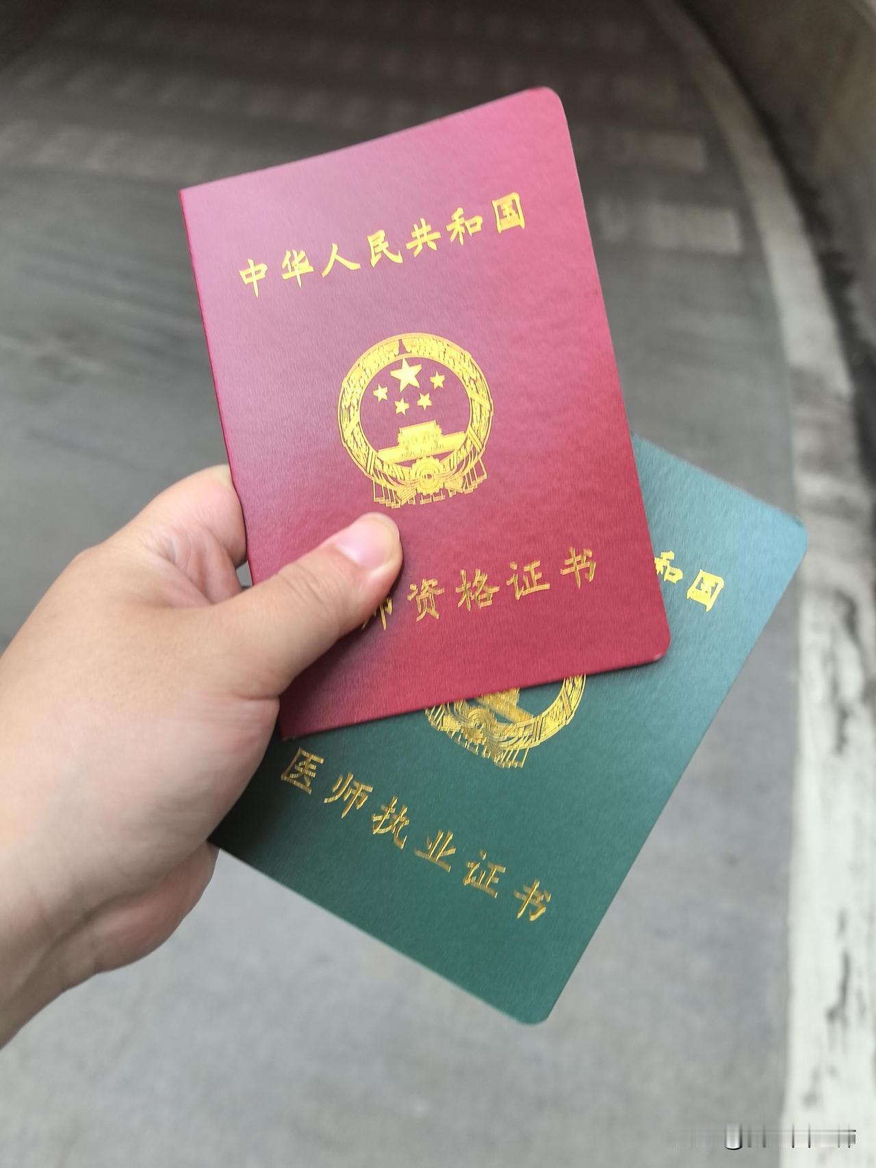 在只有两个人的科室里，我当了半年隐形人
我是外科规培出身，有执业医师证，规培结业