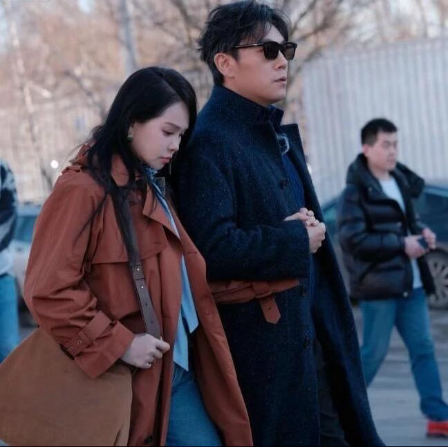 地震了伊能静抱着女儿和狗跑了 建议伊能静秦昊开个夫妻相声专场！一个讲得绘声绘色，