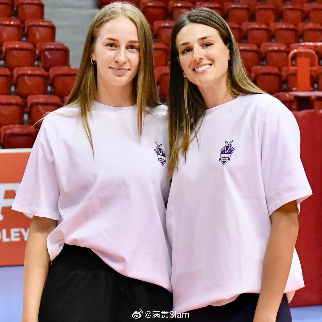 女排[超话]土耳其女排超级联赛 乌泽拉奇&阿莱克西奇开始在泽仁的新赛季 ​​​