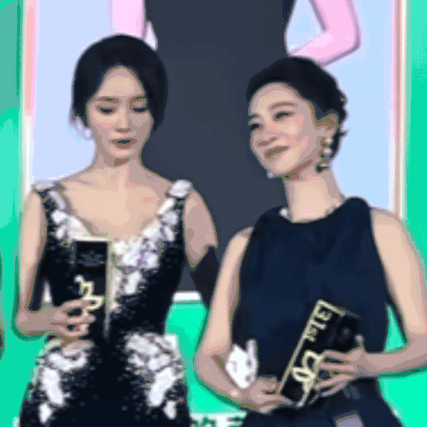 哈哈哈哈水了奖也不低调点  非要往杨幂那里凑  贴脸开大 