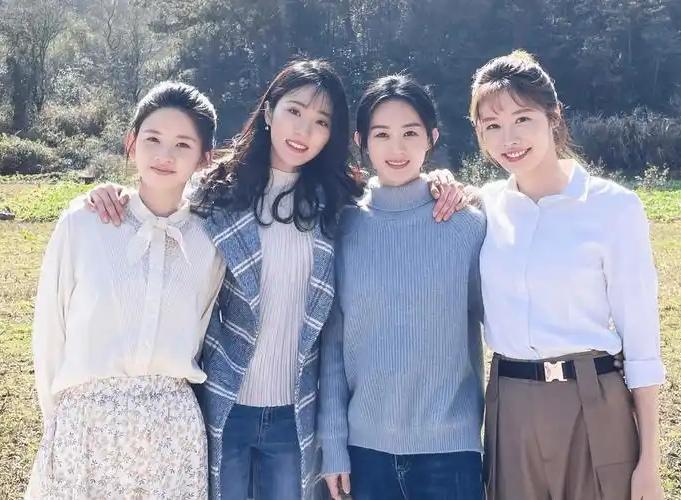 4姝同框：我认出了月眉星眼、清姿雅质的赵丽颖，眉黛轻舒、云鬓花颜的林思意，右一那