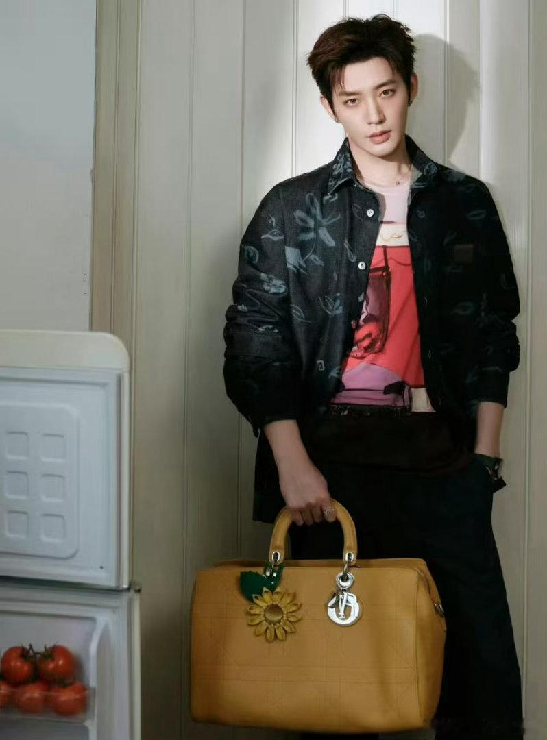 邓为印花牛仔衬衫邓为牛仔套装look邓为印花牛仔衬衫，帅，哇哦 