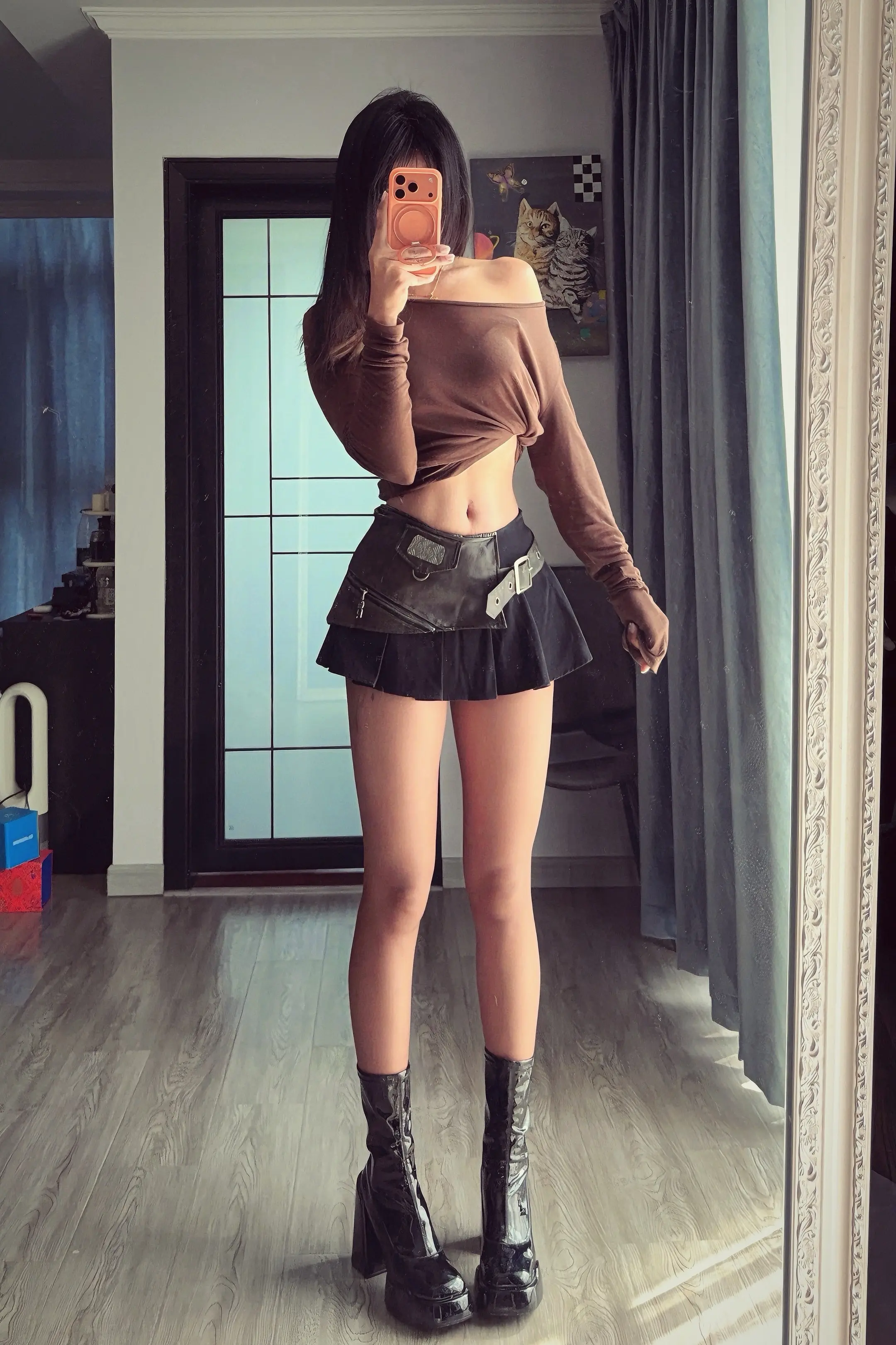 早春辣妹我先当了。看出来我穿了咖啡色的丝袜吗