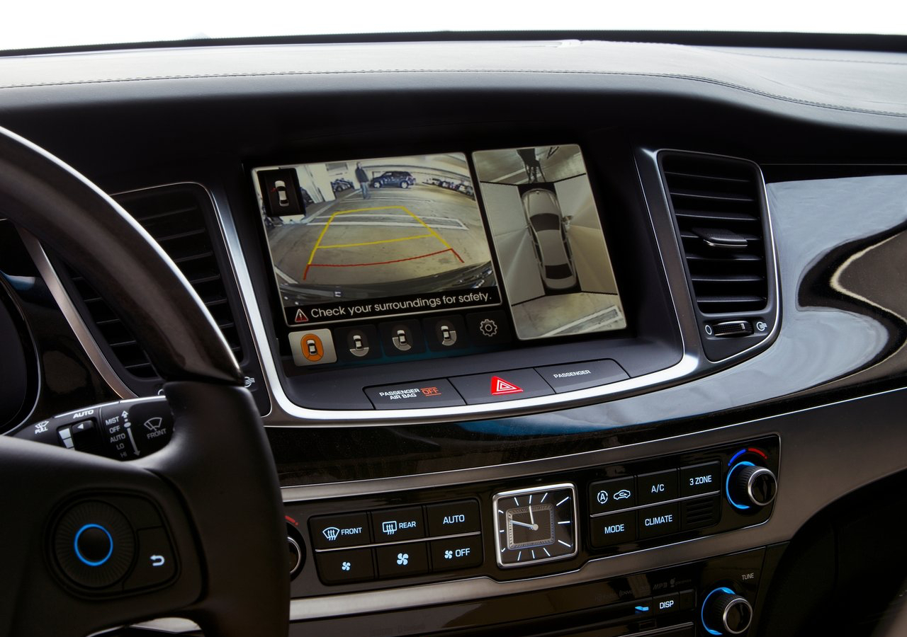 现代雅科仕  2014 Hyundai Equus，格栅镀铬纹路重新细化，大灯内