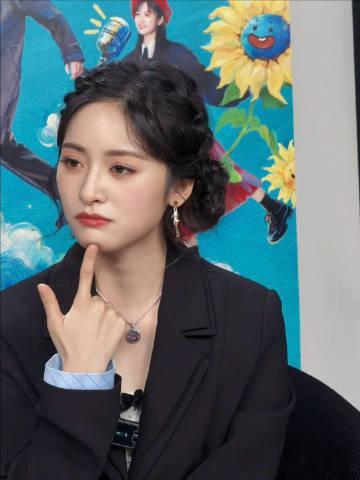 #沈月顾逸的上班一刻# ​#沈月双丸子盘发#沈月在顾逸的上班一刻中，双丸子盘发造