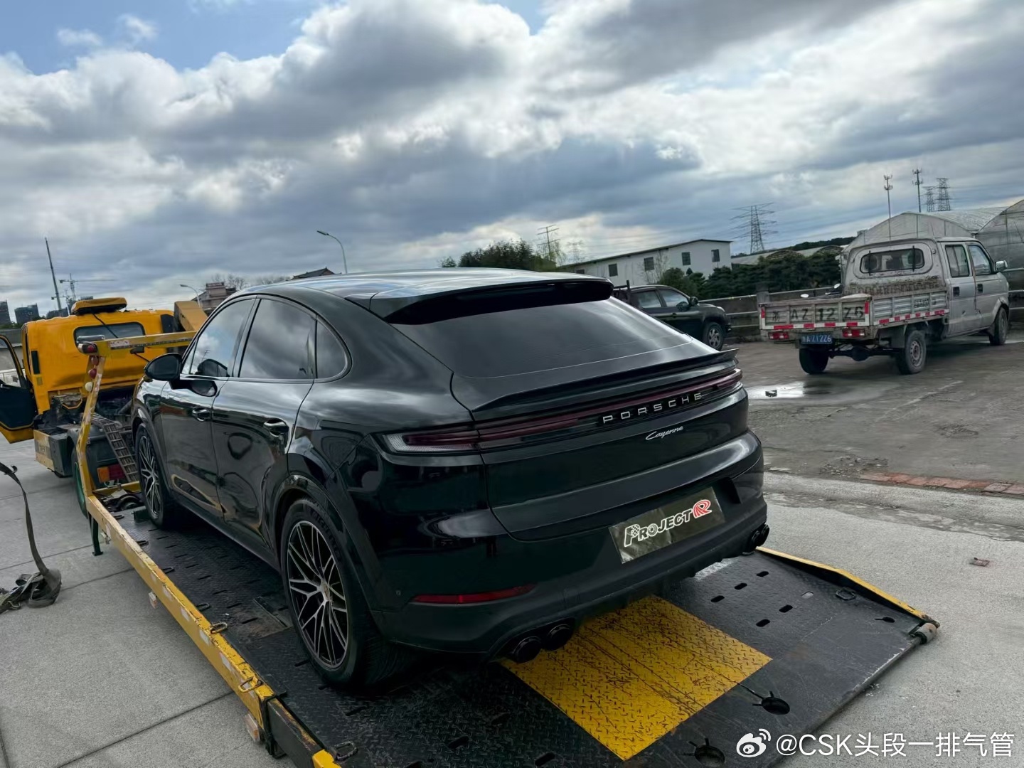 25款 保时捷 新卡宴 3.0T 不亮灯CSK头段，运动尾嘴，碳纤维尾翼 