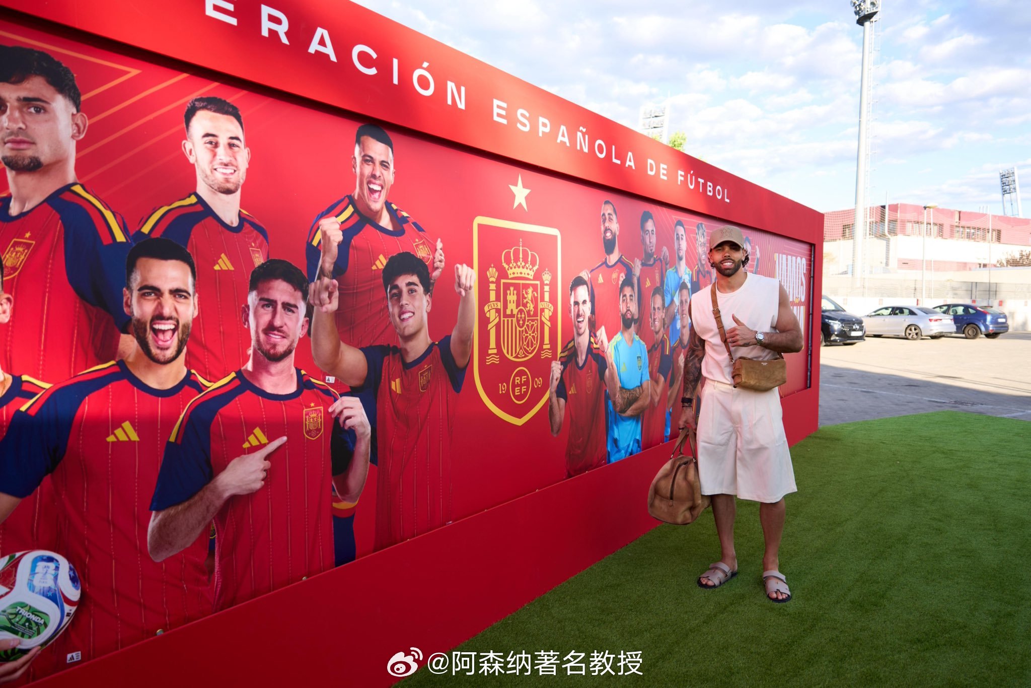 大卫·拉亚与马丁·祖比门迪会合西班牙国家队，征战世界杯！👋 🇪🇸本届美加墨