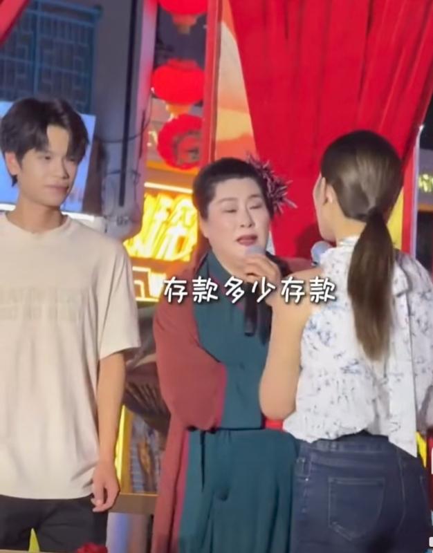 相亲会上，小姐姐一上来就直接问有多少存款。
小姐姐可真是人间清醒，知道爱情不能当
