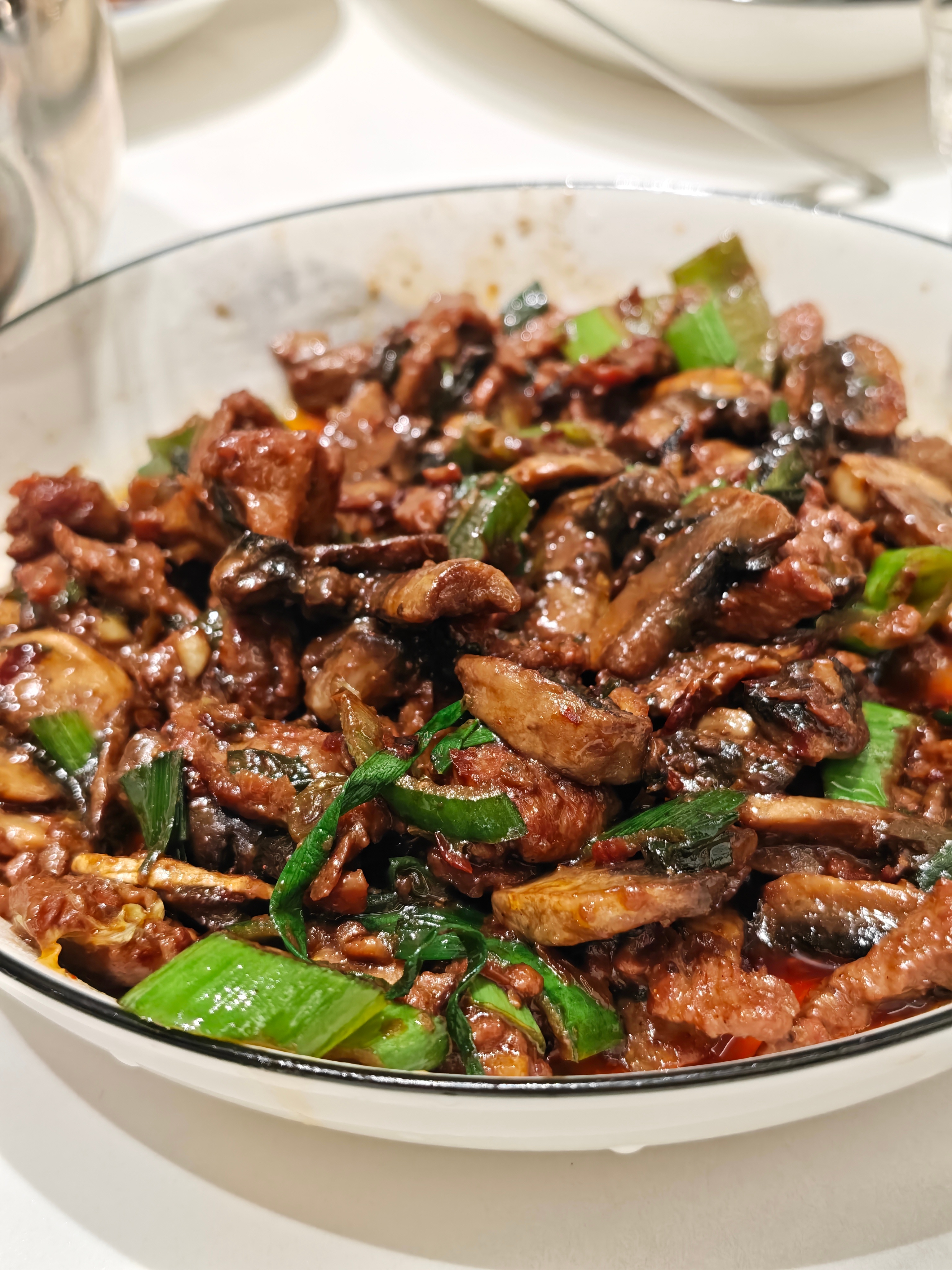 老一辈吃饭有时候真的像是生存而不是生活，给人搞的一个比一个窒息，包括但不限于：1