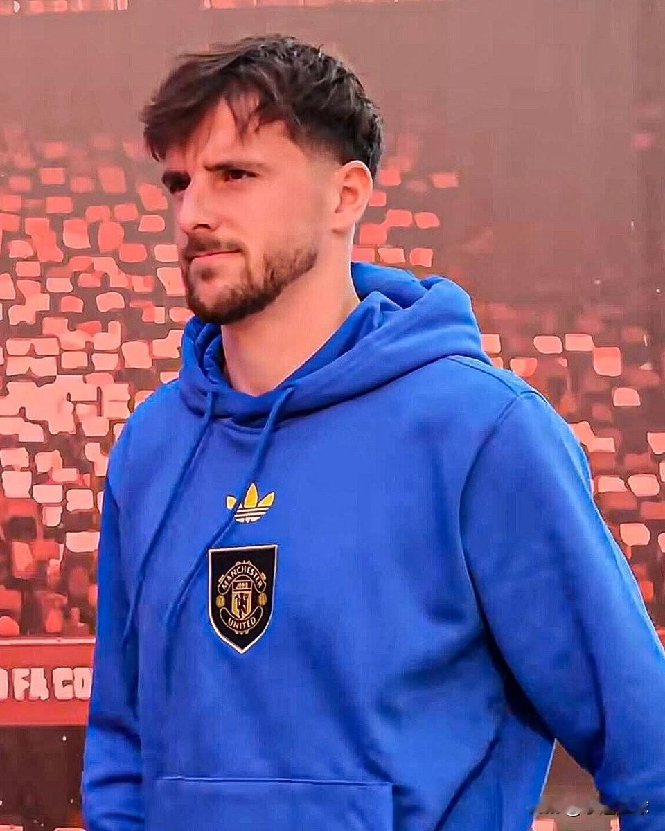 在落后时，一直在等阿莫林调整，也没有看到。我觉得这种比赛留着库尼亚作用真不大，他