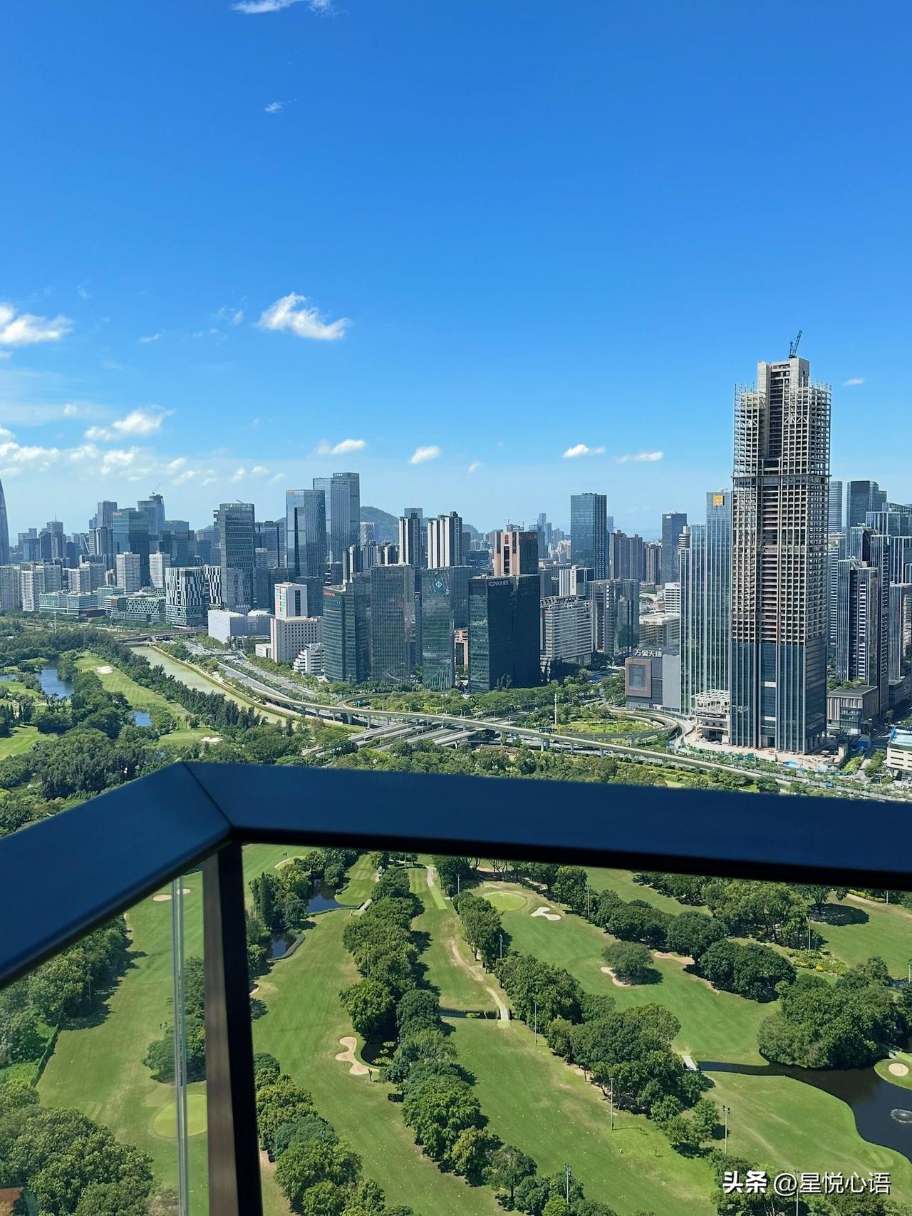 深圳南山这处豪宅也太人间理想了！
被称作深圳版纽约中央公园，一点不夸张。
评论区