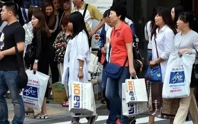 临近国庆，大量日本人“闯进”四川，不去任何景点，也没有吃美食喝五粮液，实则为了以