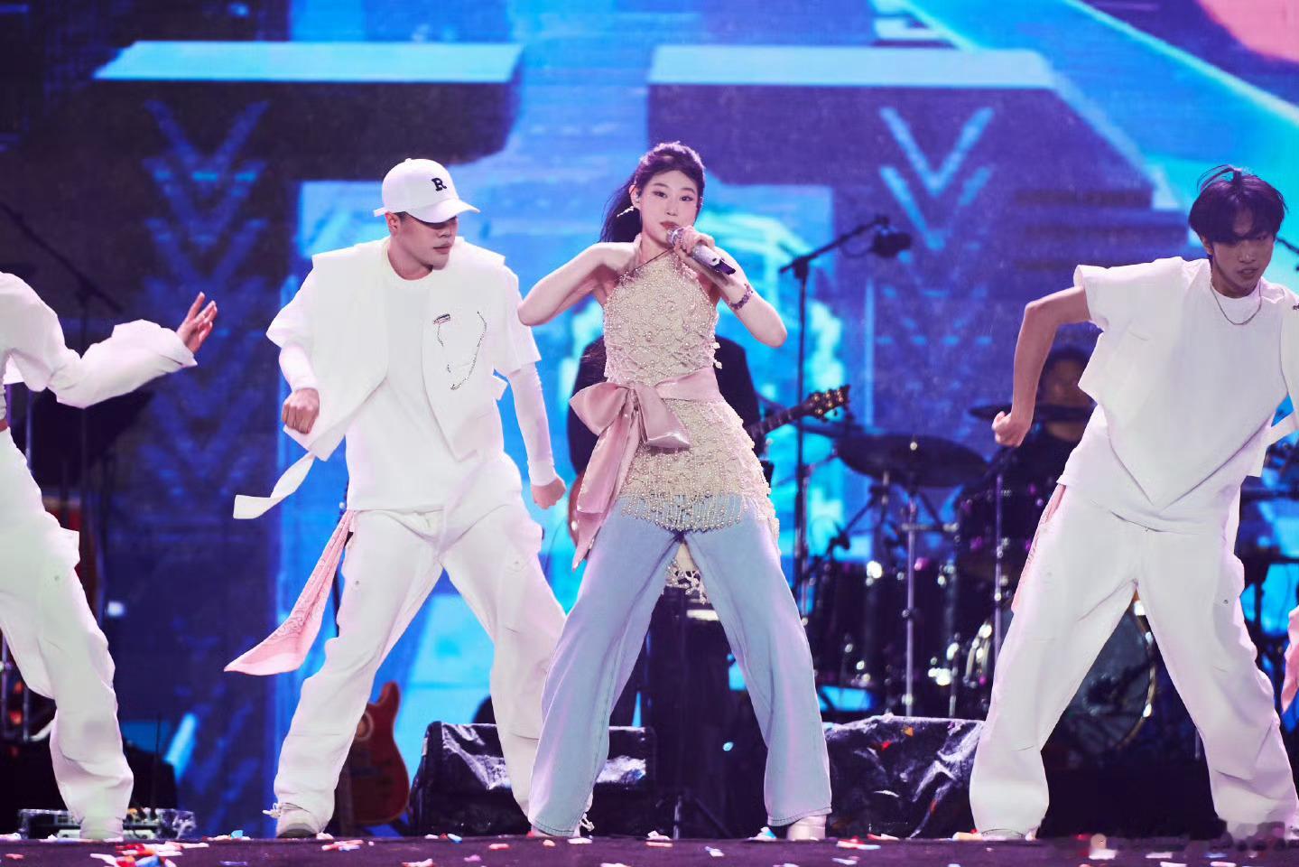 沈佳润真是贴心的小棉袄 怎么会这么暖心啊！第一时间就来分享感受、感谢粉丝，承诺用