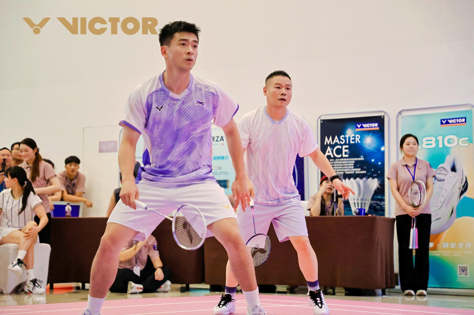 VICTOR众球星精彩有趣的表演赛中国羽毛球队羽毛球