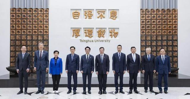 近日，韩国总理金民锡访问中国，赴华参加 夏季达沃斯论坛 。但他的行程安排一反常规