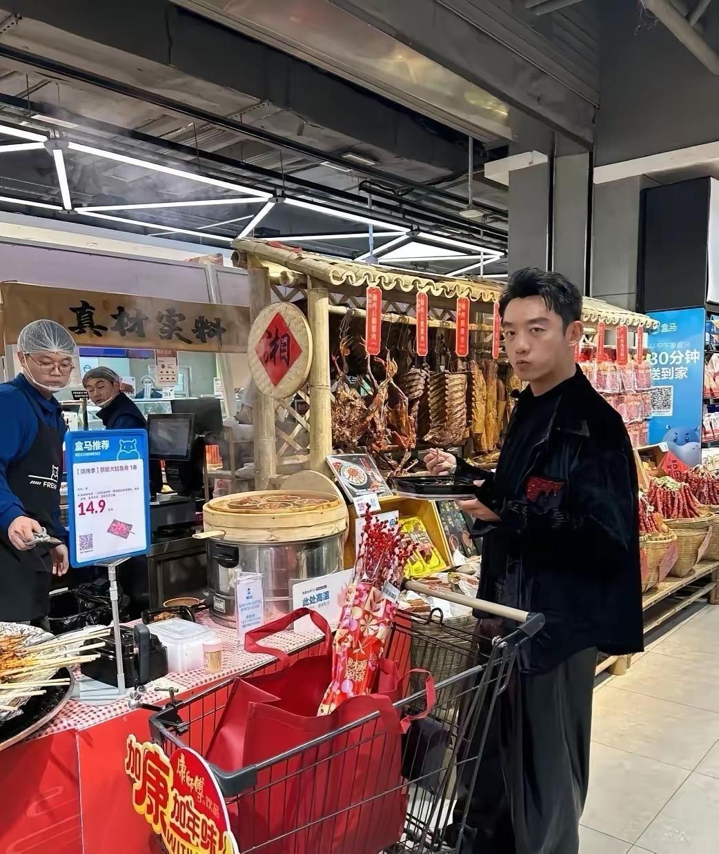 郑凯这么大的明星，也逛超市，非常接地气