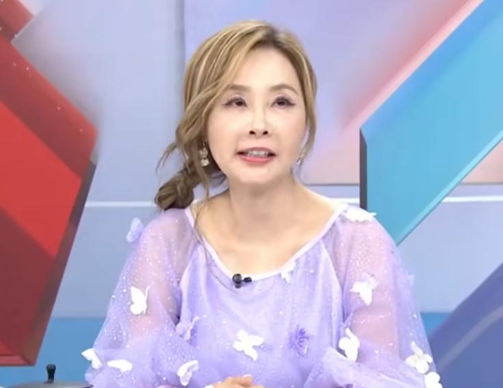 媒体人许圣梅在节目上表示，大家看到国民党立委陈玉珍在参加海峡论坛时跟张凌赫的合照