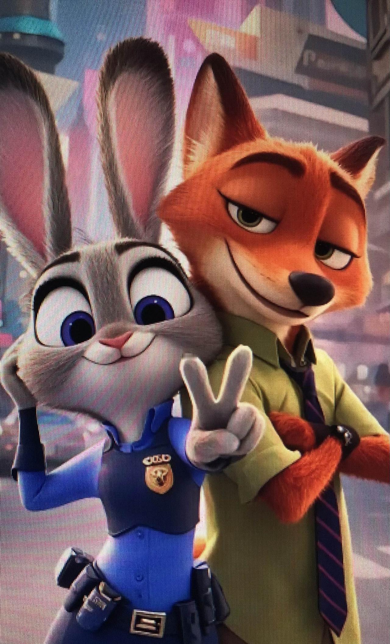 今天看了《疯狂动物城2》。虽然没有第一部的惊艳，但是在目前国产根本没啥好电影的情