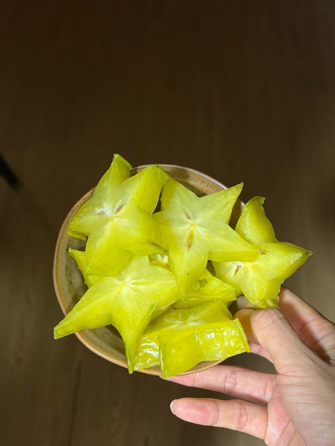 小学的时候学过一篇课文叫《杨桃》，意思就是说站在不同的角度，你看事物是完全不一样