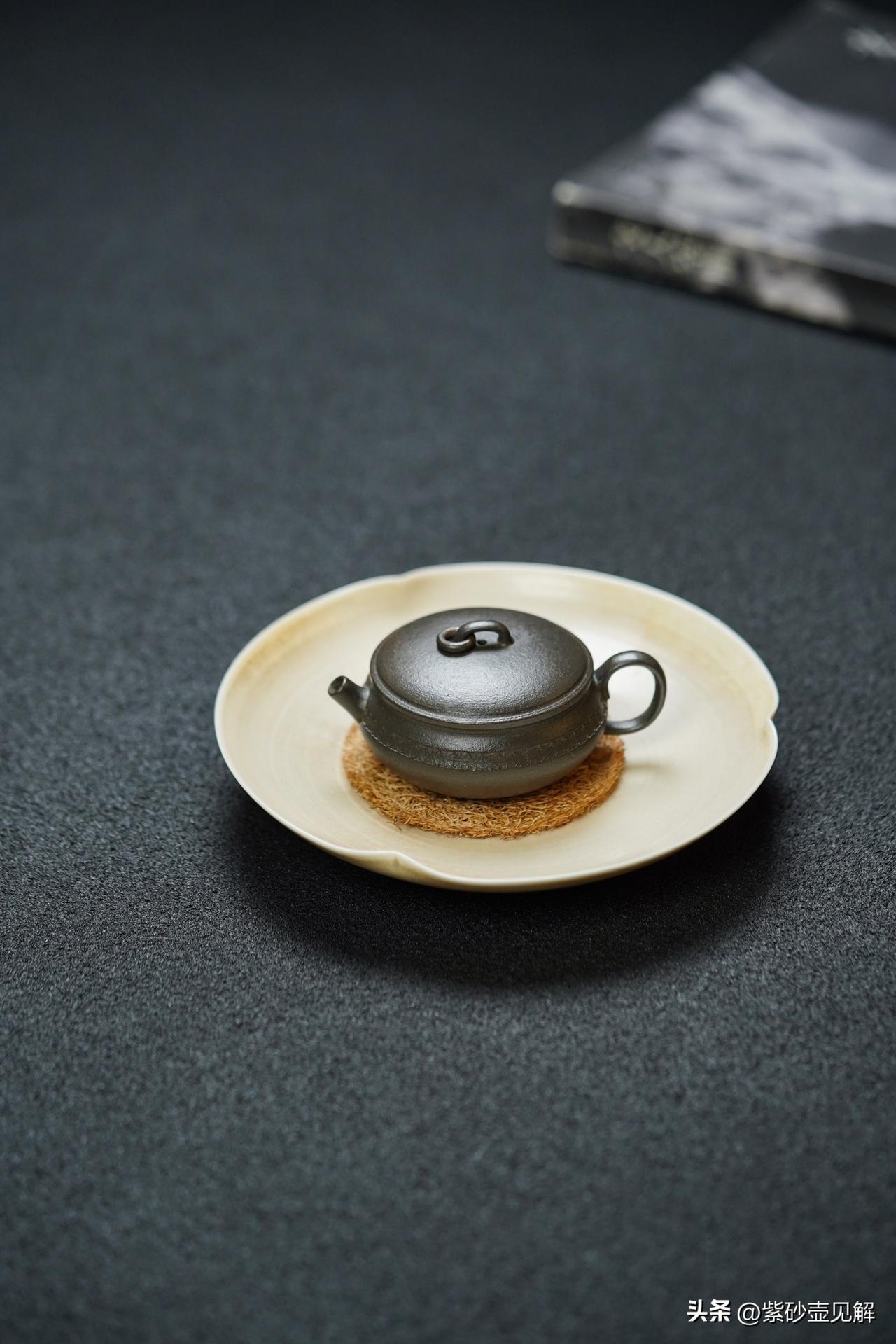 精品
1.不论他的作品在进入精品或极品和孤品，必须建立在自我创作设计或者高层设计