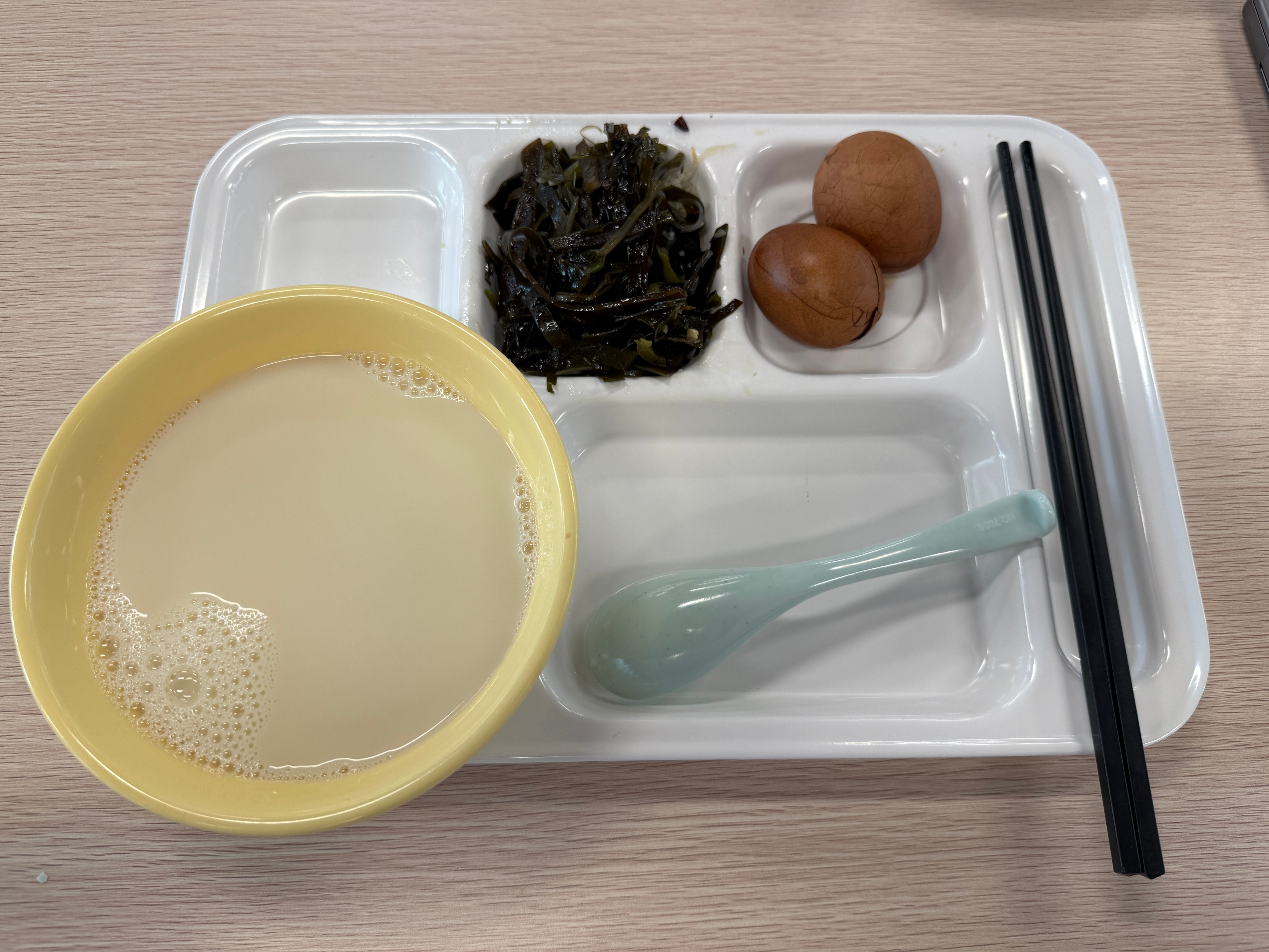 好像大家都喜欢在早上被叫一声帅比，那就早，帅比们~[春游家族][春游家族][春游