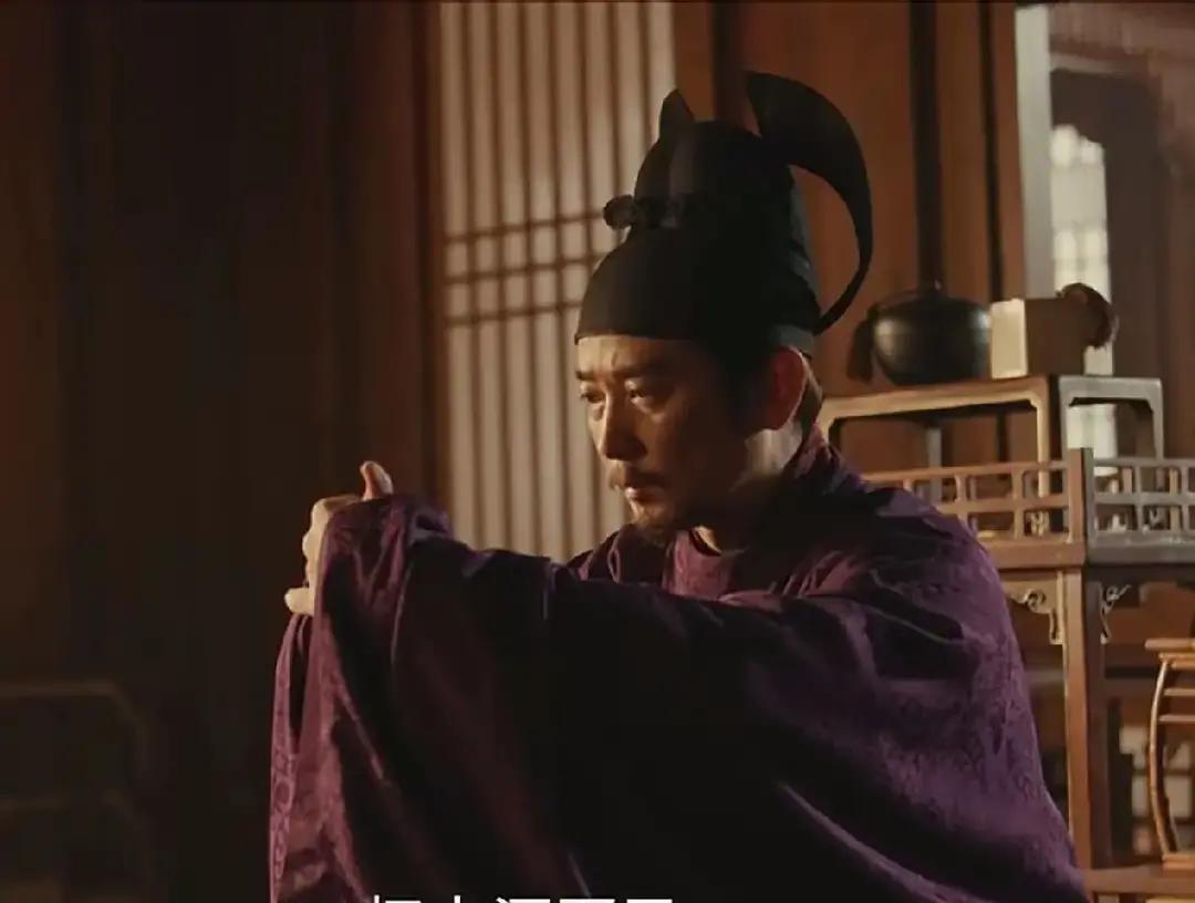 刷到一篇“头条创作训练营”的命题作文，作者把吴越国末代那点事编成了架空剧《太平年